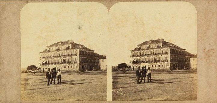 Fachada do Hotel Pharoux, no Rio de Janeiro, fotografada por Revert Henrique Klumb entre 1855 e 1863, ilustrando artigo 1840 e os primeiros anos da fotografia no Brasil.